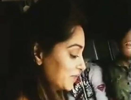 डेस्टिनेशन वेडिंग नहीं, देसी है सिमर की शादी का अंदाज, Photos