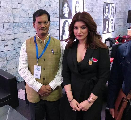 पैडमैन: जब दो कलाकारों ने सैनिटरी नैपकीन पकड़ने से कर दिया था मना