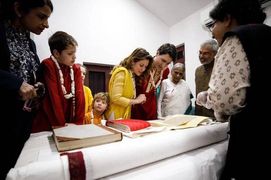 PICS:  कुर्ता-पायजामा में नजर आए कनाडाई PM, दिखा देसी अंदाज