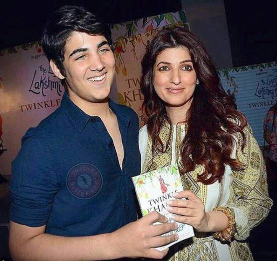 ट्विंकल ने बताया- उनके किसिंग सीन पर बेटे आरव का रिएक्शन