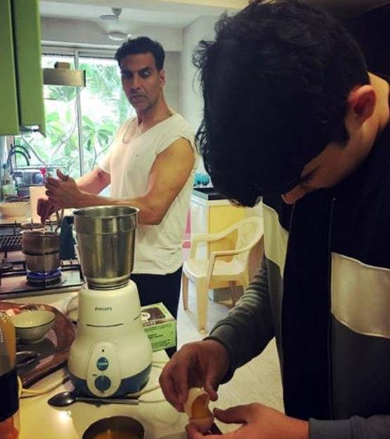 ट्विंकल ने बताया- उनके किसिंग सीन पर बेटे आरव का रिएक्शन