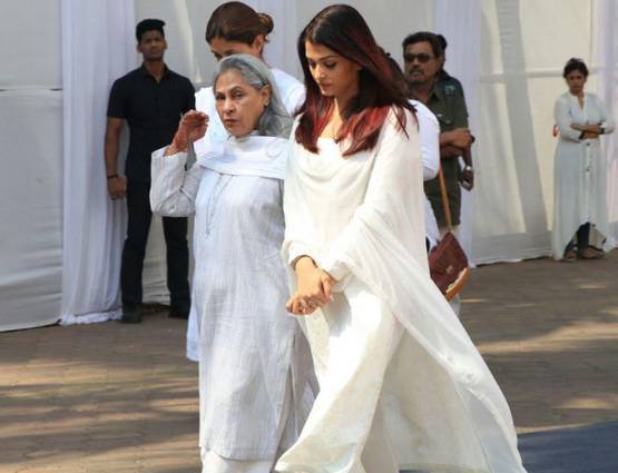 PHOTOS: अंतिम सफर पर तिरंगे में लिपटी निकलीं श्रीदेवी