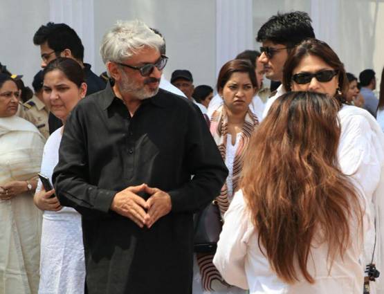 श्रीदेवी के अंतिम दर्शन: रेखा, जया बच्चन समेत पहुंचे ये सेलेब्स