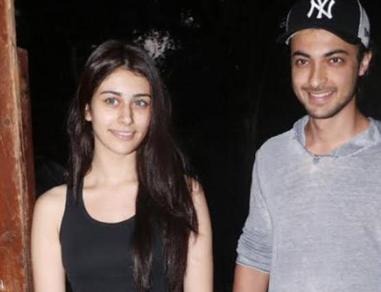 सलमान के जीजा संग पहली बार दिखीं उनकी हीरोइन, तस्वीरें Viral