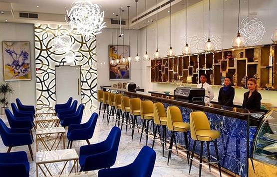 ऐसा है दुनिया का सबसे ऊंचा होटल, इसके सामने एफिल टावर भी है छोटा