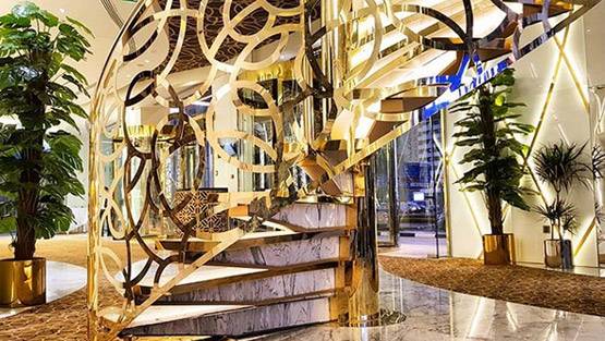 ऐसा है दुनिया का सबसे ऊंचा होटल, इसके सामने एफिल टावर भी है छोटा