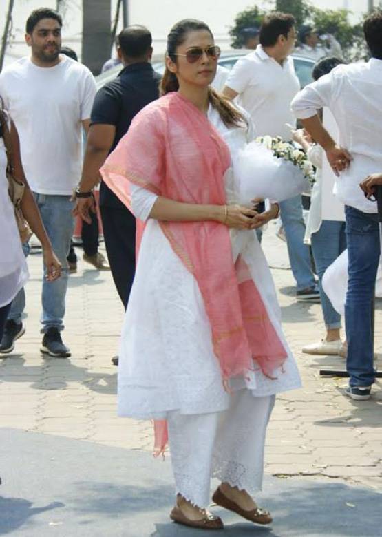 श्रीदेवी के अंतिम दर्शन: रेखा, जया बच्चन समेत पहुंचे ये सेलेब्स