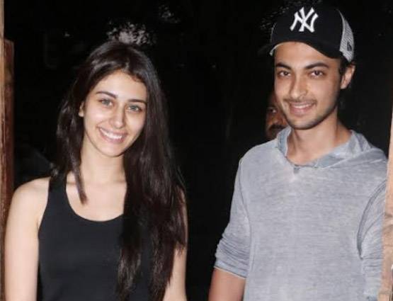 सलमान के जीजा संग पहली बार दिखीं उनकी हीरोइन, तस्वीरें Viral