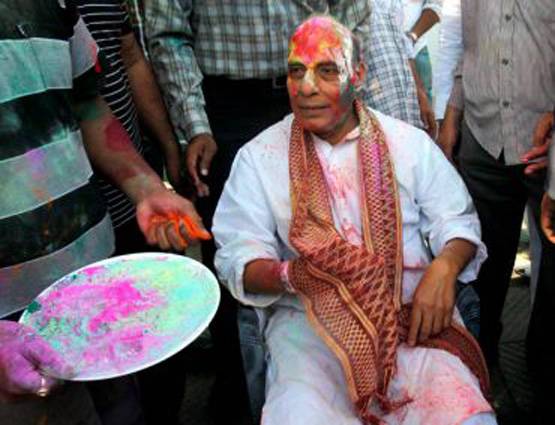 PHOTOS: लालू, सोनिया, राजनाथ, केजरीवाल ऐसे खेलते हैं होली