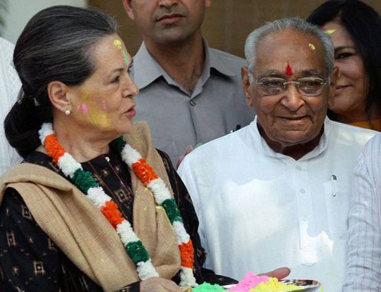 PHOTOS: लालू, सोनिया, राजनाथ, केजरीवाल ऐसे खेलते हैं होली