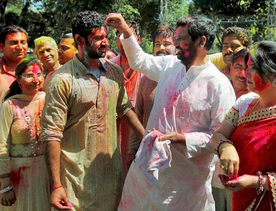 PHOTOS: लालू, सोनिया, राजनाथ, केजरीवाल ऐसे खेलते हैं होली