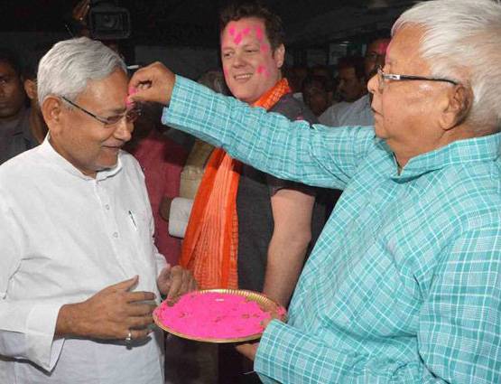 PHOTOS: लालू, सोनिया, राजनाथ, केजरीवाल ऐसे खेलते हैं होली