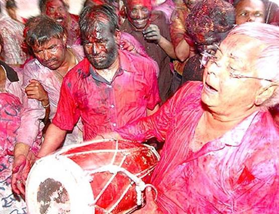PHOTOS: लालू, सोनिया, राजनाथ, केजरीवाल ऐसे खेलते हैं होली