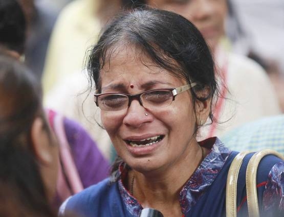 एलफिंस्टन ब्रिज बनकर तैयार, फूल विक्रेता ने किया उद्घाटन