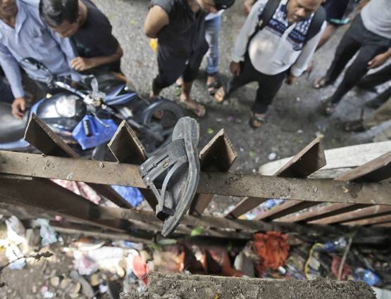 एलफिंस्टन ब्रिज बनकर तैयार, फूल विक्रेता ने किया उद्घाटन