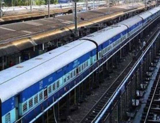 ट्रेन के बारे में बहुत कुछ बताता है ये नंबर, जानिए- इसका मतलब?