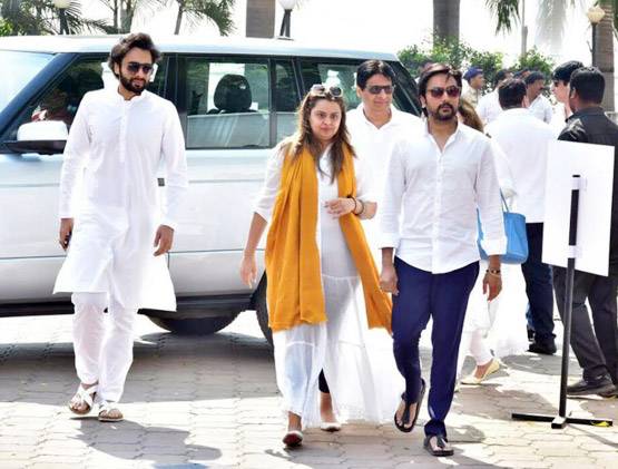 श्रीदेवी के अंतिम दर्शन: रेखा, जया बच्चन समेत पहुंचे ये सेलेब्स