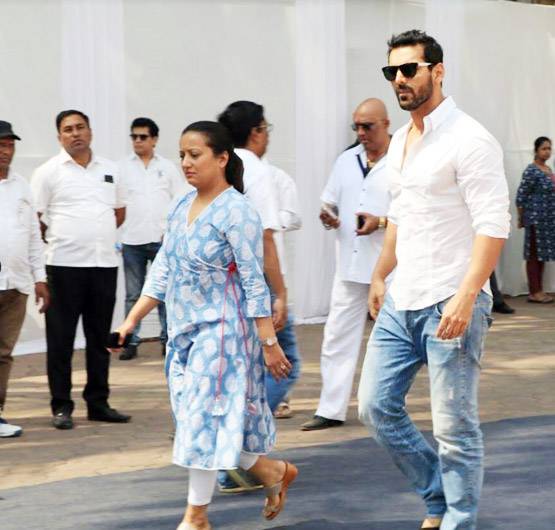 श्रीदेवी के अंतिम दर्शन: रेखा, जया बच्चन समेत पहुंचे ये सेलेब्स