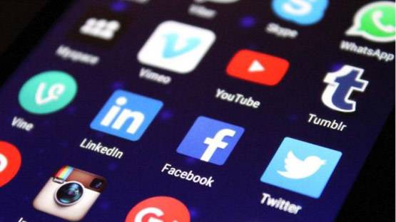 LinkedIn से ऐसे मिलती है नौकरी, प्रोफाइल में ना करें ये गलतियां