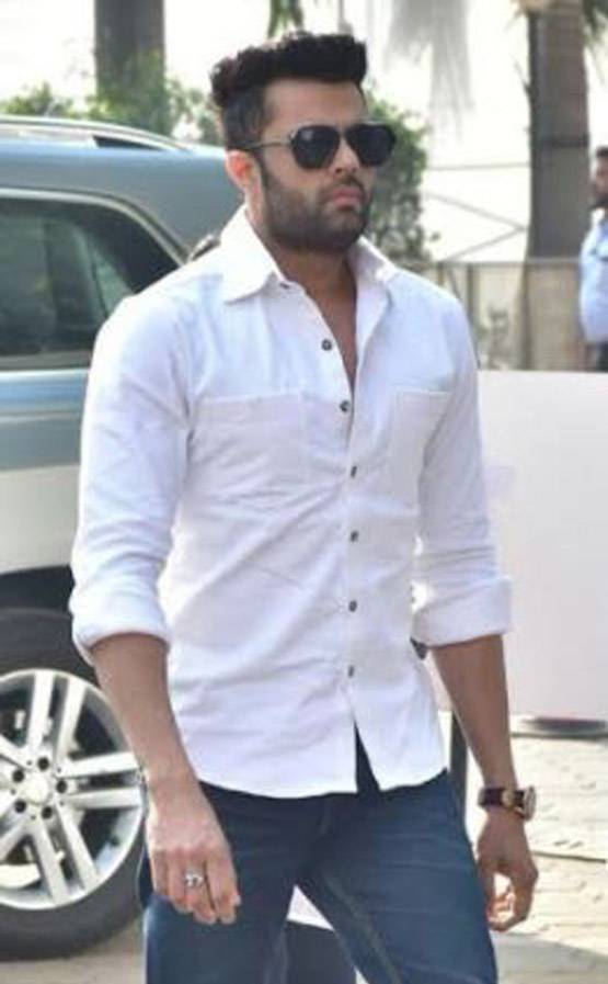 PHOTOS: श्रीदेवी को आखिरी विदाई देने पहुंचे बॉलीवुड सेलेब्स