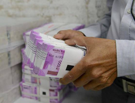 SBI का ग्राहकों को होली ग‍िफ्ट, FD पर अब मिलेगा ज्यादा ब्याज