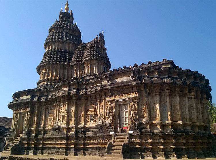 जानिए मठ में दीक्षा लेने के बाद नाम के साथ क्या जुड़ता है?