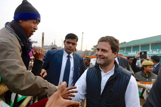 फ्लाइट में राहुल गांधी ने किया ऐसा काम, PHOTOS हुईं वायरल