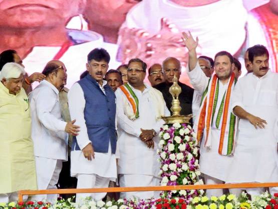 हर रंग कुछ कहता है: राहुल गांधी की चुनावी बसों का बदलता रंग