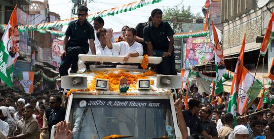 हर रंग कुछ कहता है: राहुल गांधी की चुनावी बसों का बदलता रंग