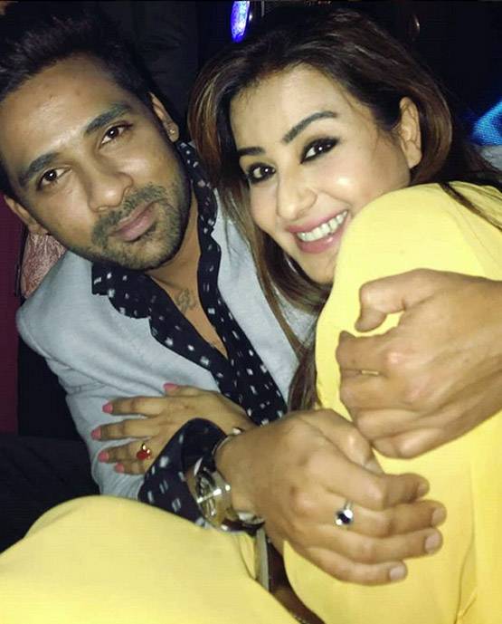 बिग बॉस में लड़ते रहे शिल्पा-विकास, अब साथ में पार्टी करते दिखे