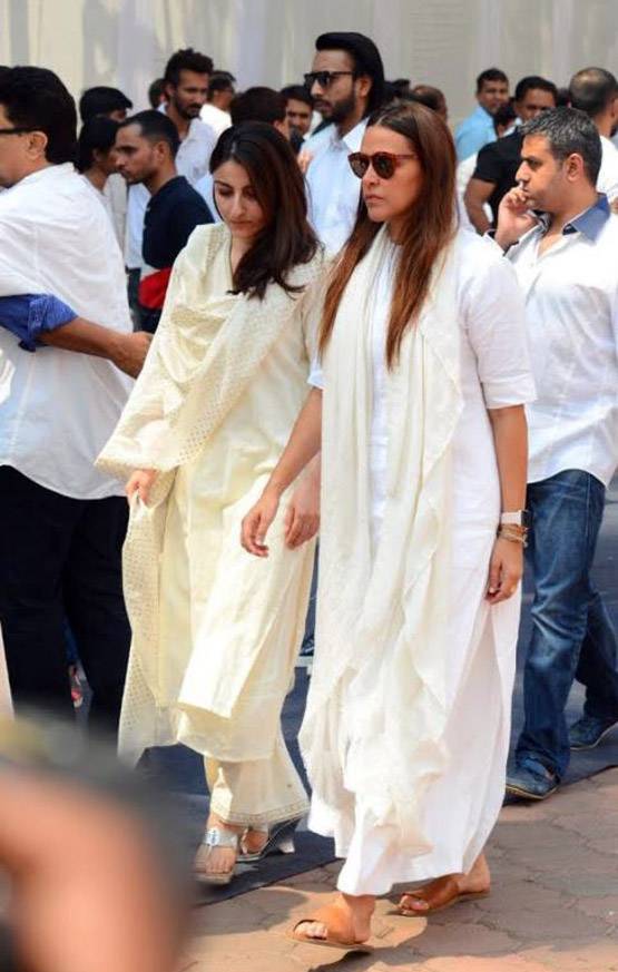 PHOTOS: अंतिम सफर पर तिरंगे में लिपटी निकलीं श्रीदेवी