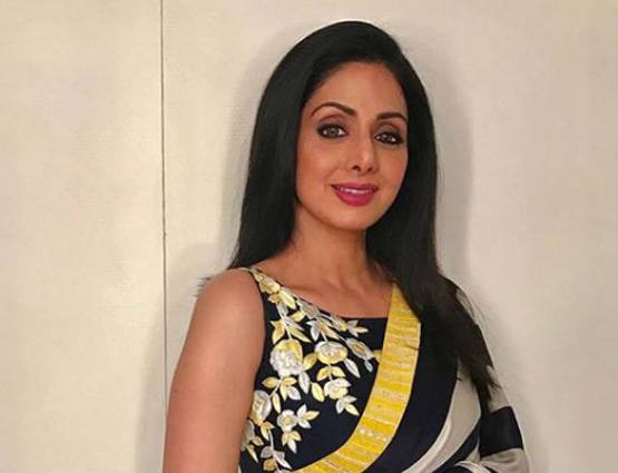 PHOTOS: अंतिम सफर पर तिरंगे में लिपटी निकलीं श्रीदेवी