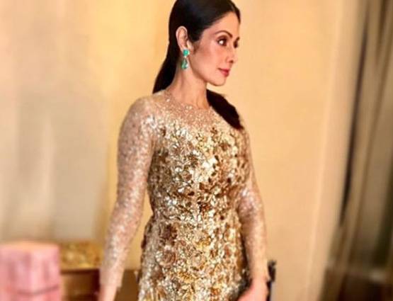 PHOTOS: अंतिम सफर पर तिरंगे में लिपटी निकलीं श्रीदेवी