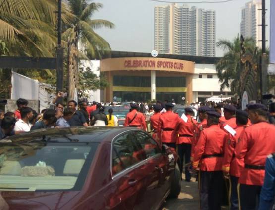 PHOTOS: अंतिम सफर पर तिरंगे में लिपटी निकलीं श्रीदेवी