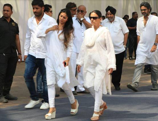 श्रीदेवी के अंतिम दर्शन: रेखा, जया बच्चन समेत पहुंचे ये सेलेब्स