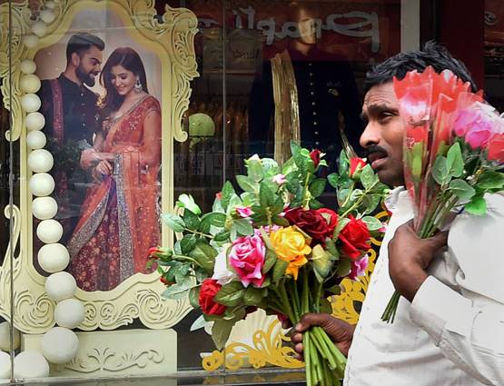 वेलेंटाइन डे पर इस हिन्दू फ्रन्ट ने कराई गधे-कुत्ते की शादी, PICS