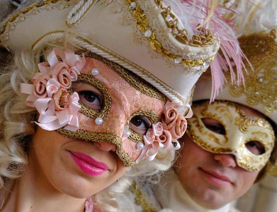 सैकड़ों साल पुराना है वेनिस का ये फेस्टिवल, देखें PHOTOS