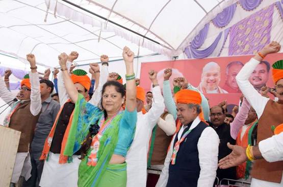 MP: कोलारस उपचुनाव में दिलचस्प मोड़, लड़ाई 'सिंधिया VS सिंधिया'