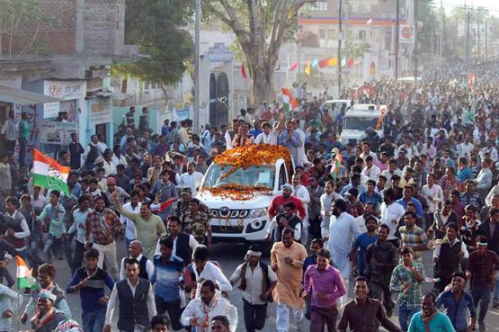MP: कोलारस उपचुनाव में दिलचस्प मोड़, लड़ाई 'सिंधिया VS सिंधिया'