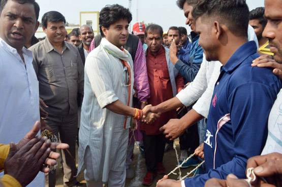 MP: कोलारस उपचुनाव में दिलचस्प मोड़, लड़ाई 'सिंधिया VS सिंधिया'