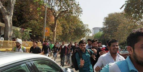 दिल्ली पहुंचे SSC परीक्षार्थी, सरकार के खिलाफ उग्र प्रदर्शन