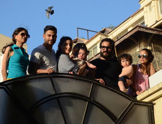 अमृता के घर पहुंचीं करीना, पापा की गोद में बिना शर्ट के दिखे तैमूर