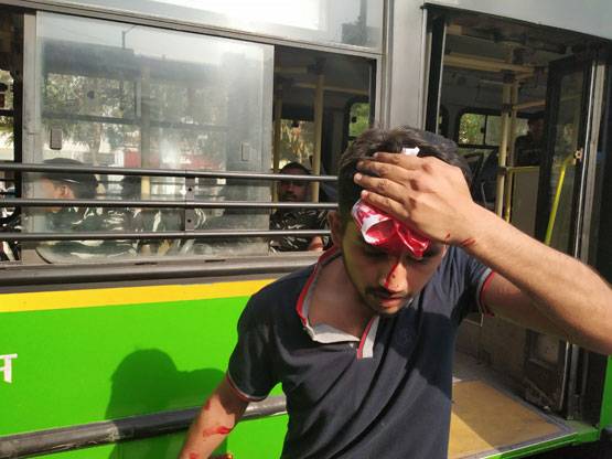 दिल्ली पहुंचे SSC परीक्षार्थी, सरकार के खिलाफ उग्र प्रदर्शन