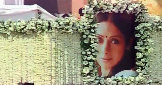 क्या श्रीदेवी की आखि‍री तस्वीर में इस एक चीज पर गौर किया आपने?