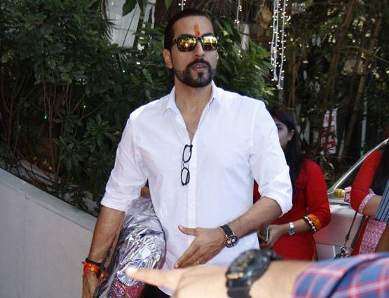 कृष के अन्नप्राशन में बप्पी बोले-बिग बी की तीसरी पीढ़ी के लिए गाएगा पोता