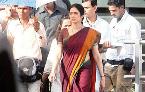 सोशल मीडिया पर मां श्रीदेवी के साथ ऐसे हो रही है जाह्नवी की तुलना