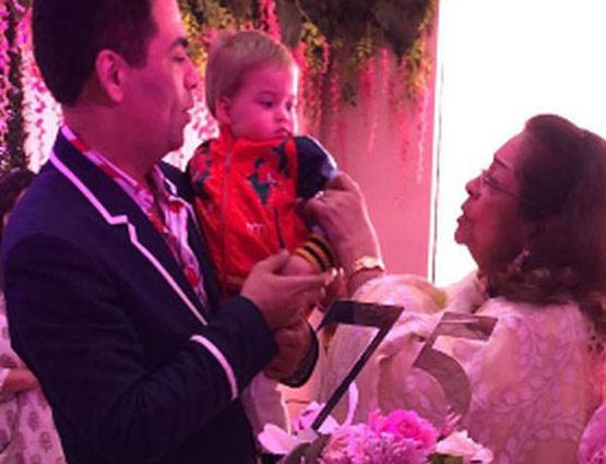 करण की मम्मी की बर्थडे पार्टी में शबाना आजमी ने गाया गाना, PHOTOS