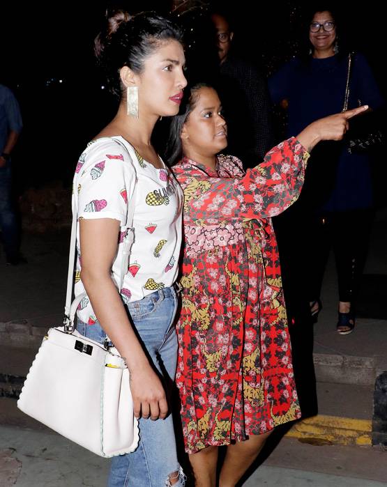 सलमान खान की बहन के साथ Nightout पर गईं प्र‍ियंका, देखें PHOTOS