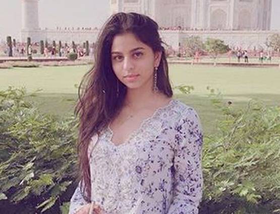 मम्मी गौरी खान के साथ ताजमहल पहुंचीं सुहाना, देखें PHOTOS