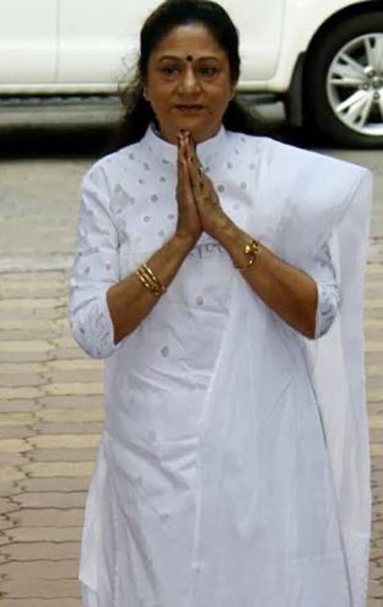 शम्मी आंटी की प्रेयर मीट में सास संग पहुंचीं ऐश्वर्या, देखें PHOTOS